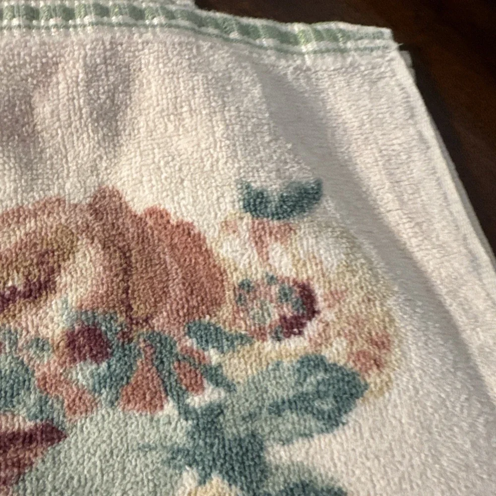 4 Pc.  JCPenney Classic Traditions Floral Body & Hand Towels Cotton